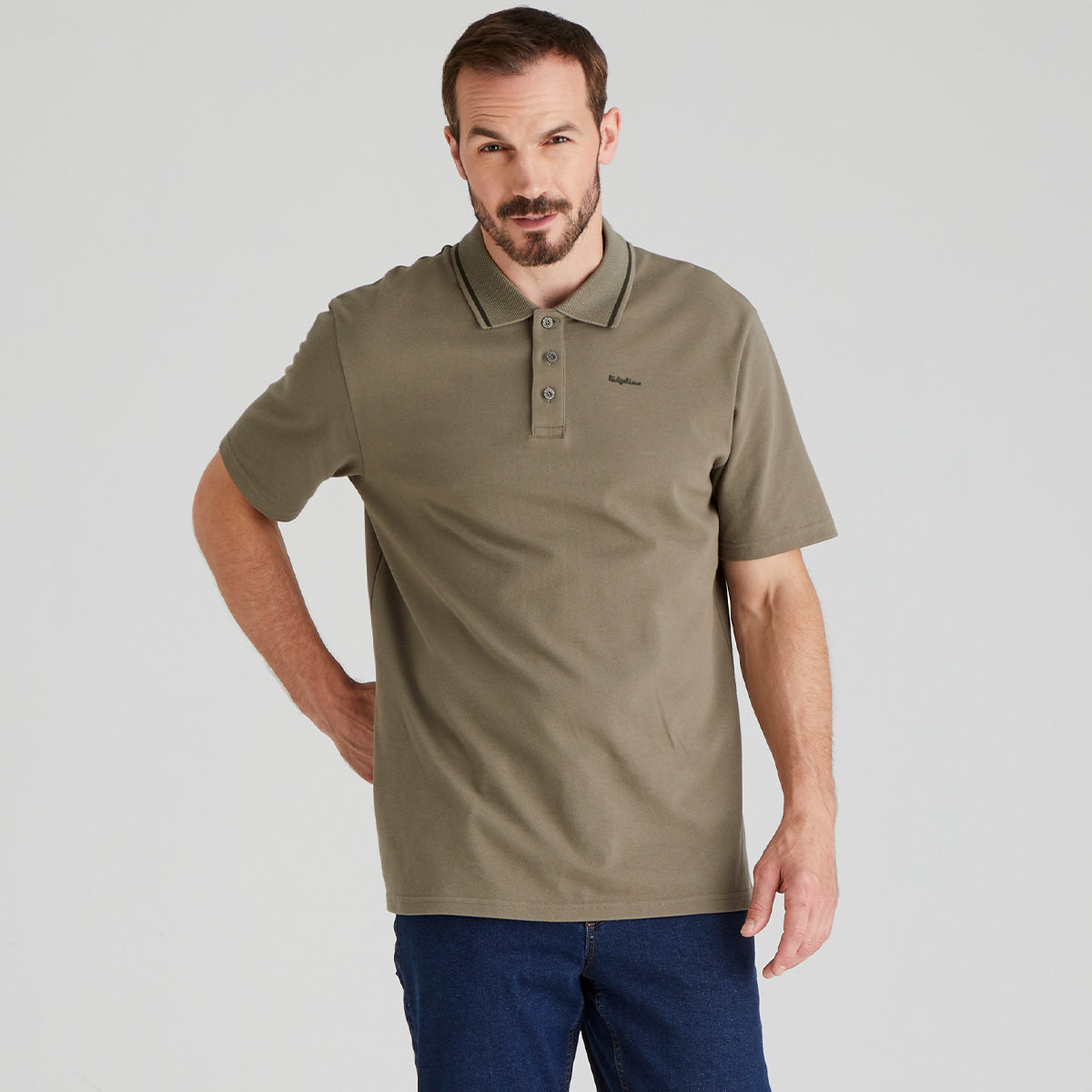 Man wearing olive coloured polo shirts with jeans